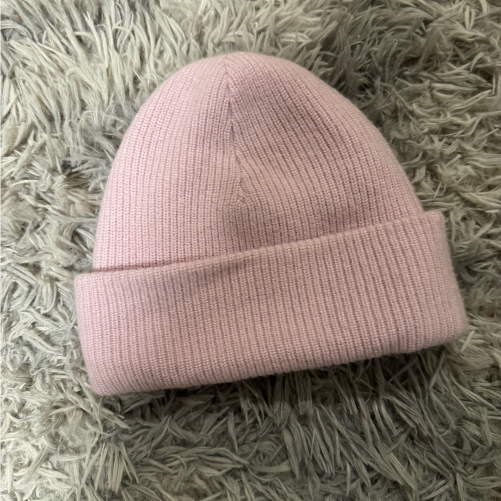 Aritzia Extra-fine 100% merino wool cuffed beanie- Calluna Lilac
